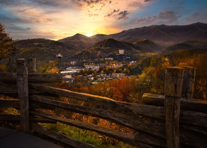 Reflections, Hot Tub, Pool, Wifi, 560 Free Tickets Each Paid Day!!! Villa Pigeon Forge